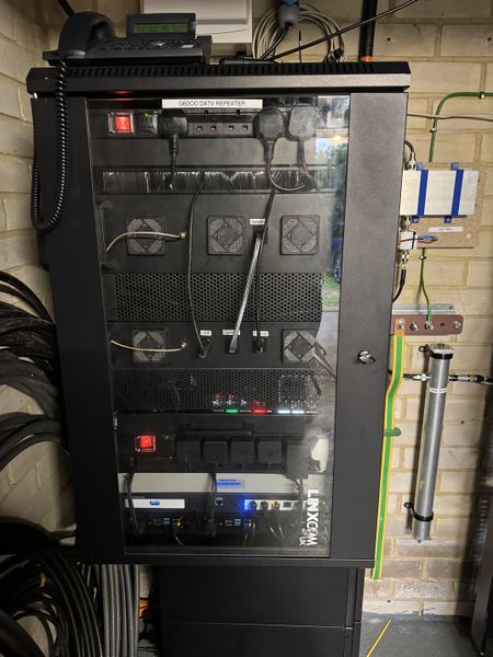 File:GB3OO Rack.jpg